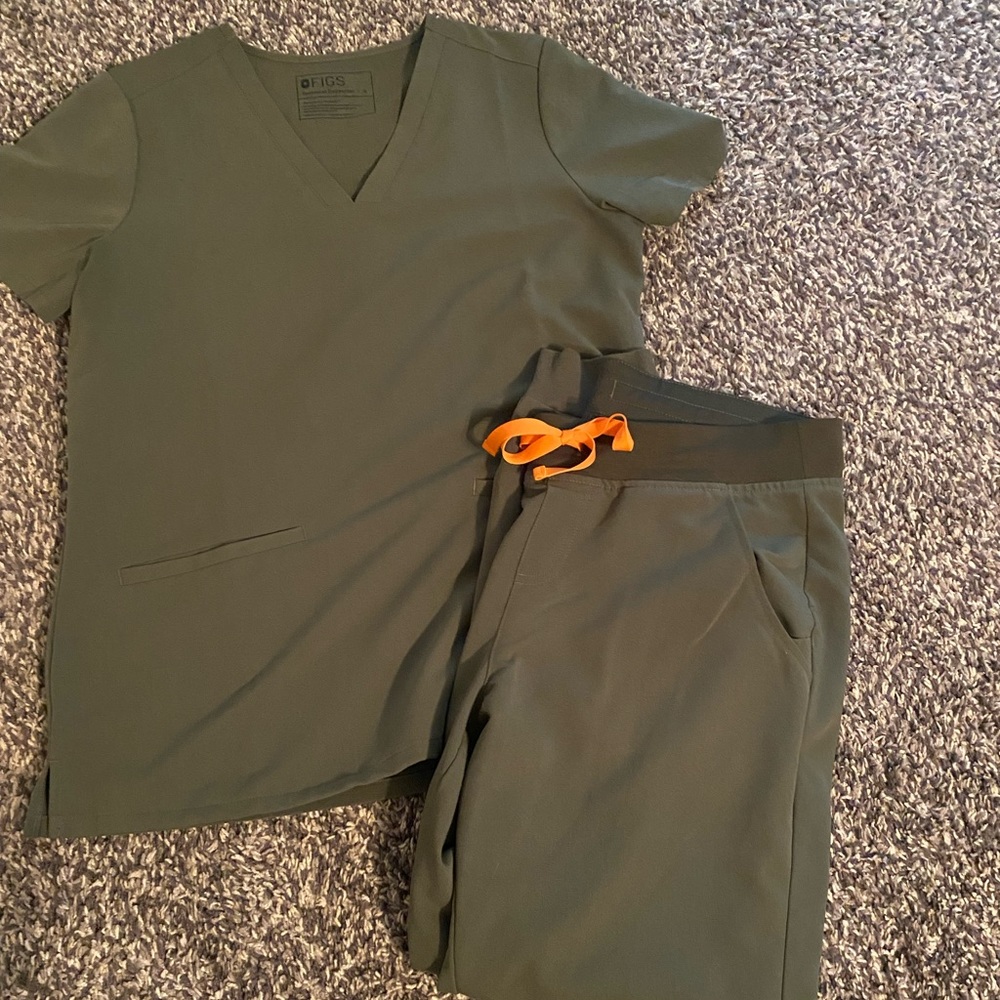 Figs rare moss set- S top, M Zamora jogger